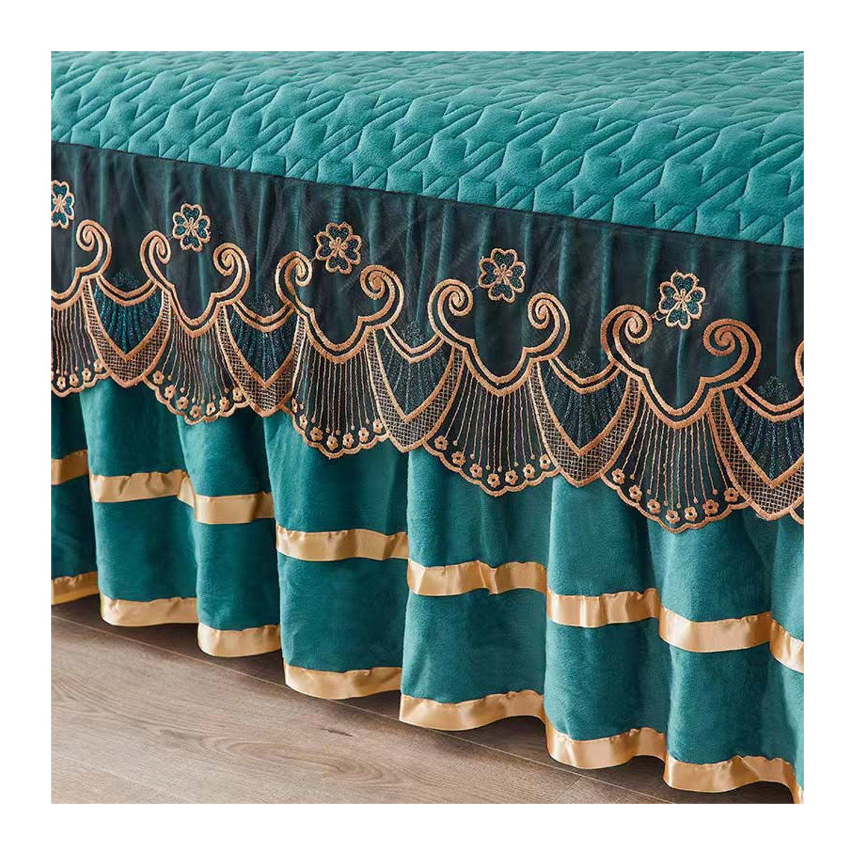 Luxuriöses Bettlaken Set aus dickem Samt mit Spitzenstickerei und gestepptem Bettrock in Grün, Queen-Size, inklusive 2 Kissenbezügen von A Family Of Home Textiles - Bild 2