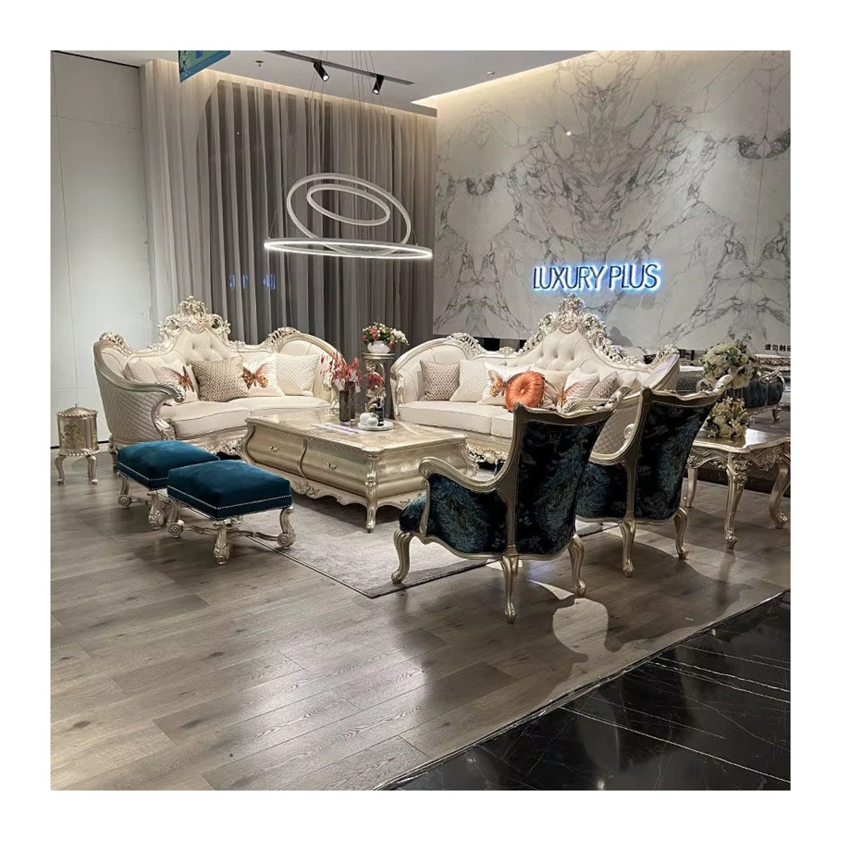 Luxuriöses Ecksofa aus Echtleder und Massivholz in Beige im klassischen europäischen Stil mit Nackenrollen - Bild 2