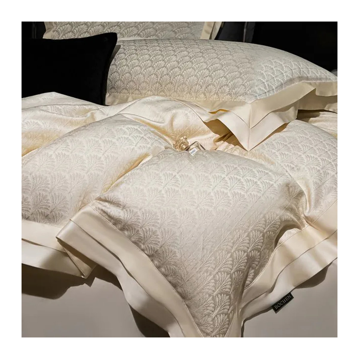 Luxus Bettwäsche Set aus Lyocell und Baumwolle mit Jacquard-Muster in Creme, 4-teilig inklusive Spannbettlaken und Kissenbezügen - Bild 1