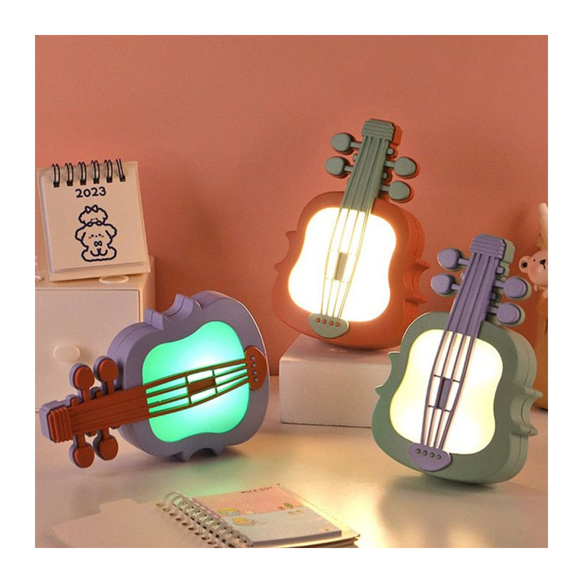 lyfs LED Nachtlicht Geige Lampe mit RGB Farben und USB-Ladefunktion als Nachttischlampe für dein Schlafzimmer in Bunt - Bild 1