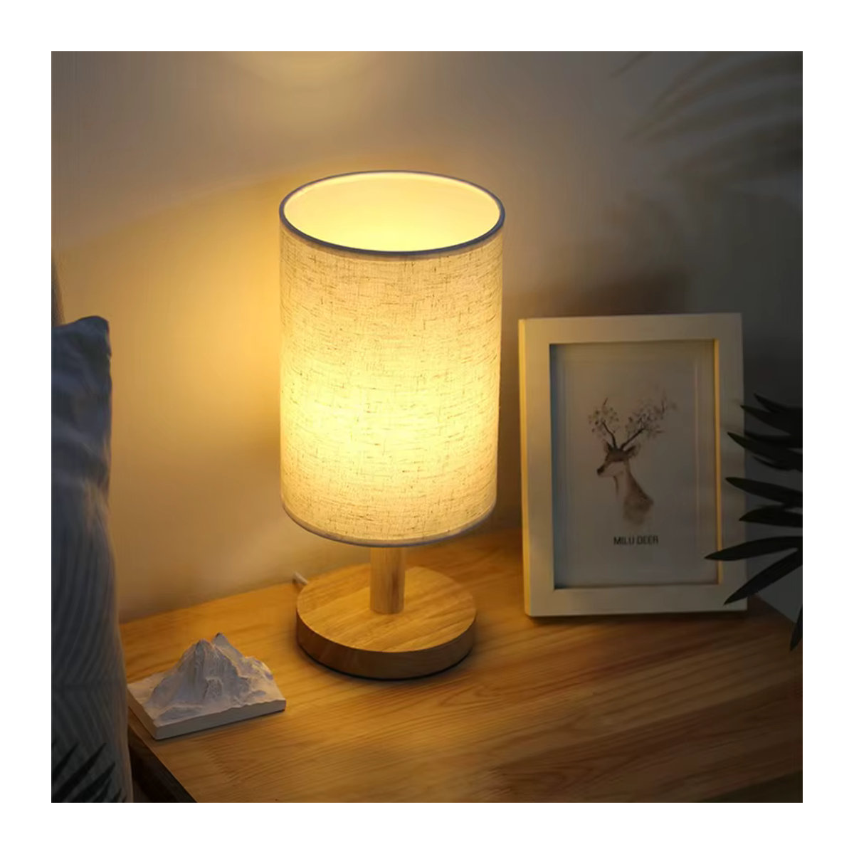 Lyfs LED Tischlampe im chinesischen Stil mit Stofflampenschirm in Beige, dimmbar via USB - Bild 2