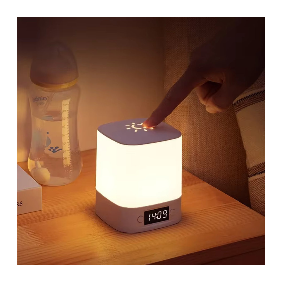 Lyfs LED Touch Nachtlampe mit Uhr und Fernbedienung, weiß, wiederaufladbar mit 3 Lichtfarben - Bild 2