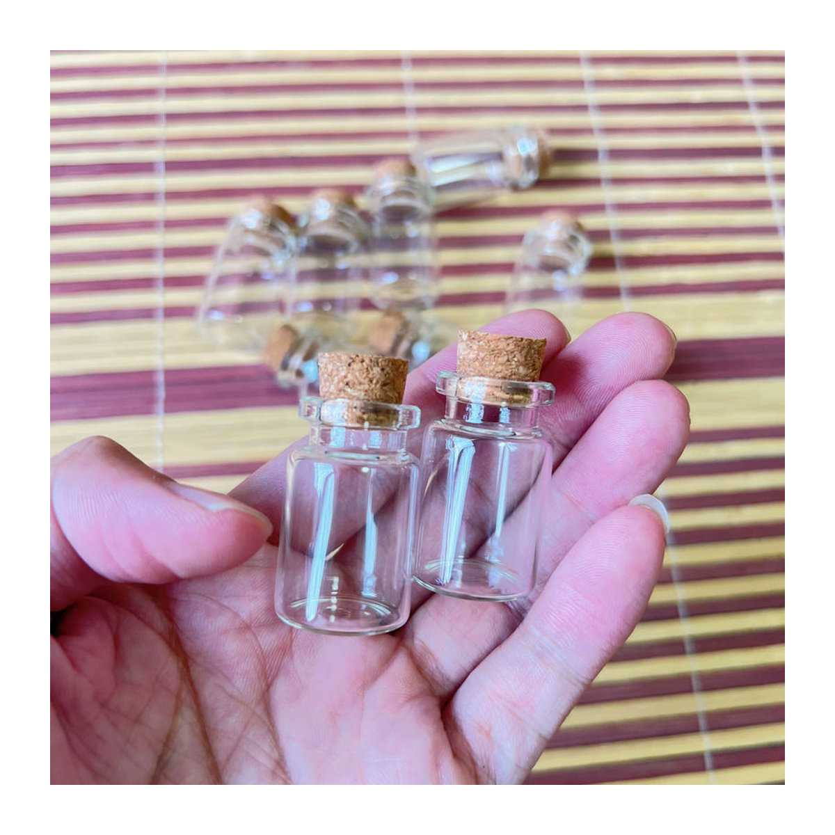 LYGIL Mini-Glasflaschen mit Korkstopfen, 63 Stück, transparent, rund, B: 2,2 cm, H: 3,5 cm, 7 ml - Bild 2