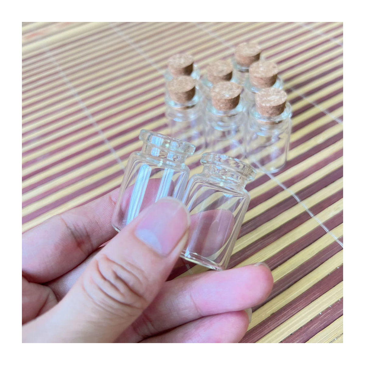 LYGIL Mini-Glasflaschen mit Korkstopfen, 63 Stück, transparent, rund, B: 2,2 cm, H: 3,5 cm, 7 ml - Bild 5