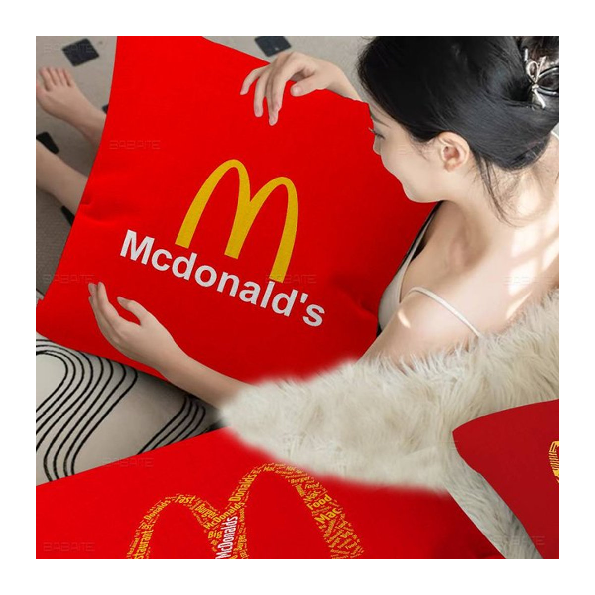 M-McDonaldes Dekorativer Kissenbezug aus Polyester in Rot - Bild 1