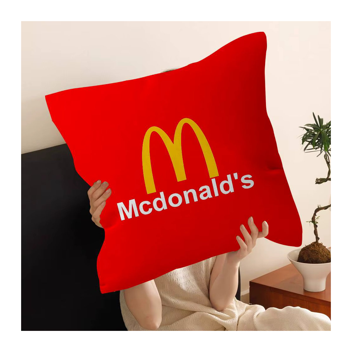 M-McDonaldes Dekorativer Kissenbezug aus Polyester in Rot - Bild 4