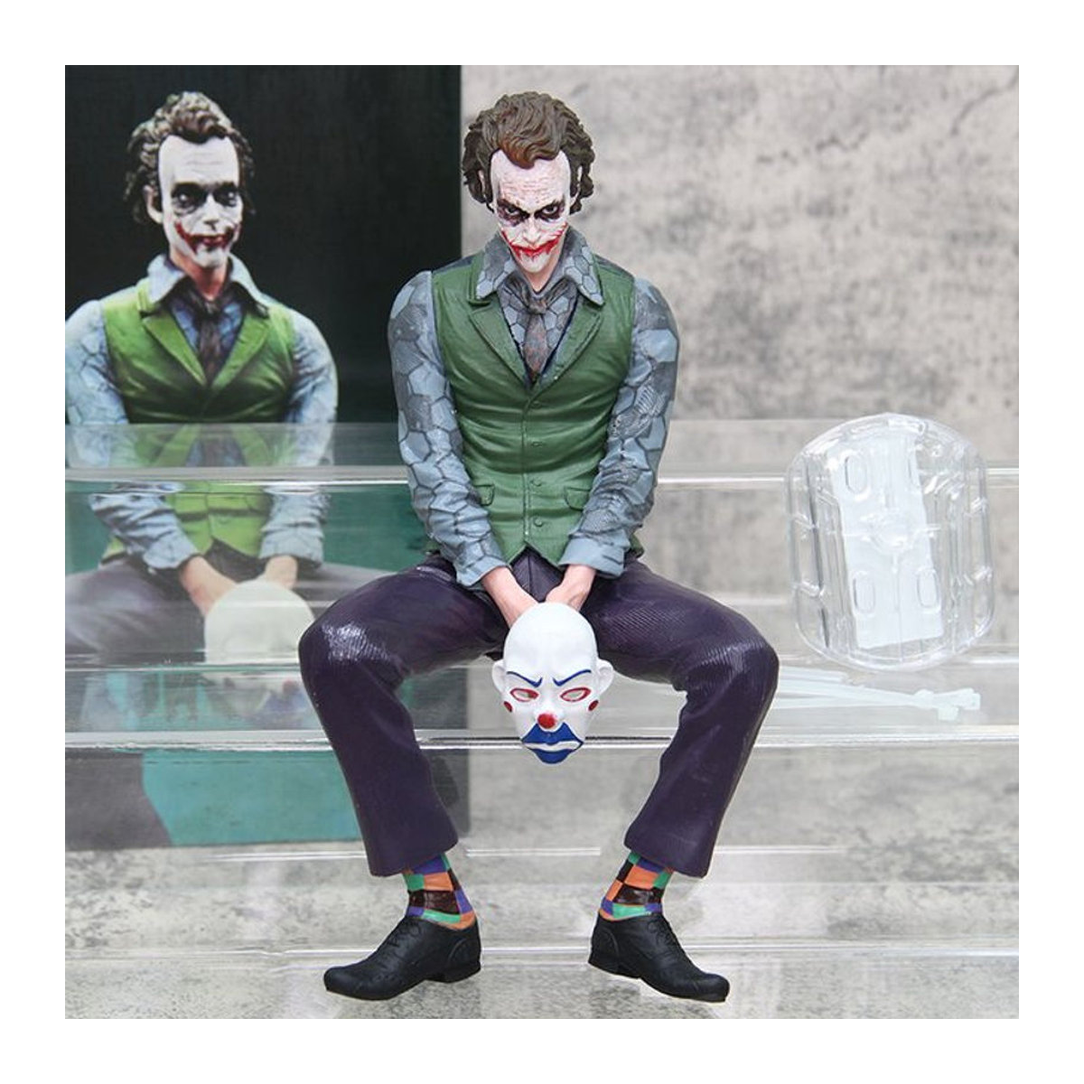 Mafex Joker Actionfigur aus Kunststoff, mehrfarbig, Höhe: 24 cm - Bild 1