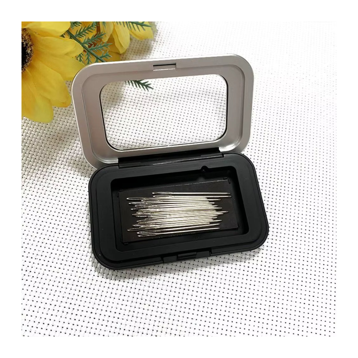 Magnetischer Nähnadelhalter in Schwarz für die Aufbewahrung von Nadeln, Knöpfen und Nähzubehör - Bild 2