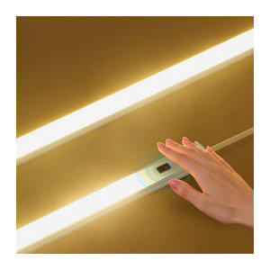MALITAI LED Schrankbeleuchtung mit Bewegungssensor und Handgeste, Aluminium Nachtlicht in Silber, minimalistische Möbelbeleuchtung mit USB-Anschluss