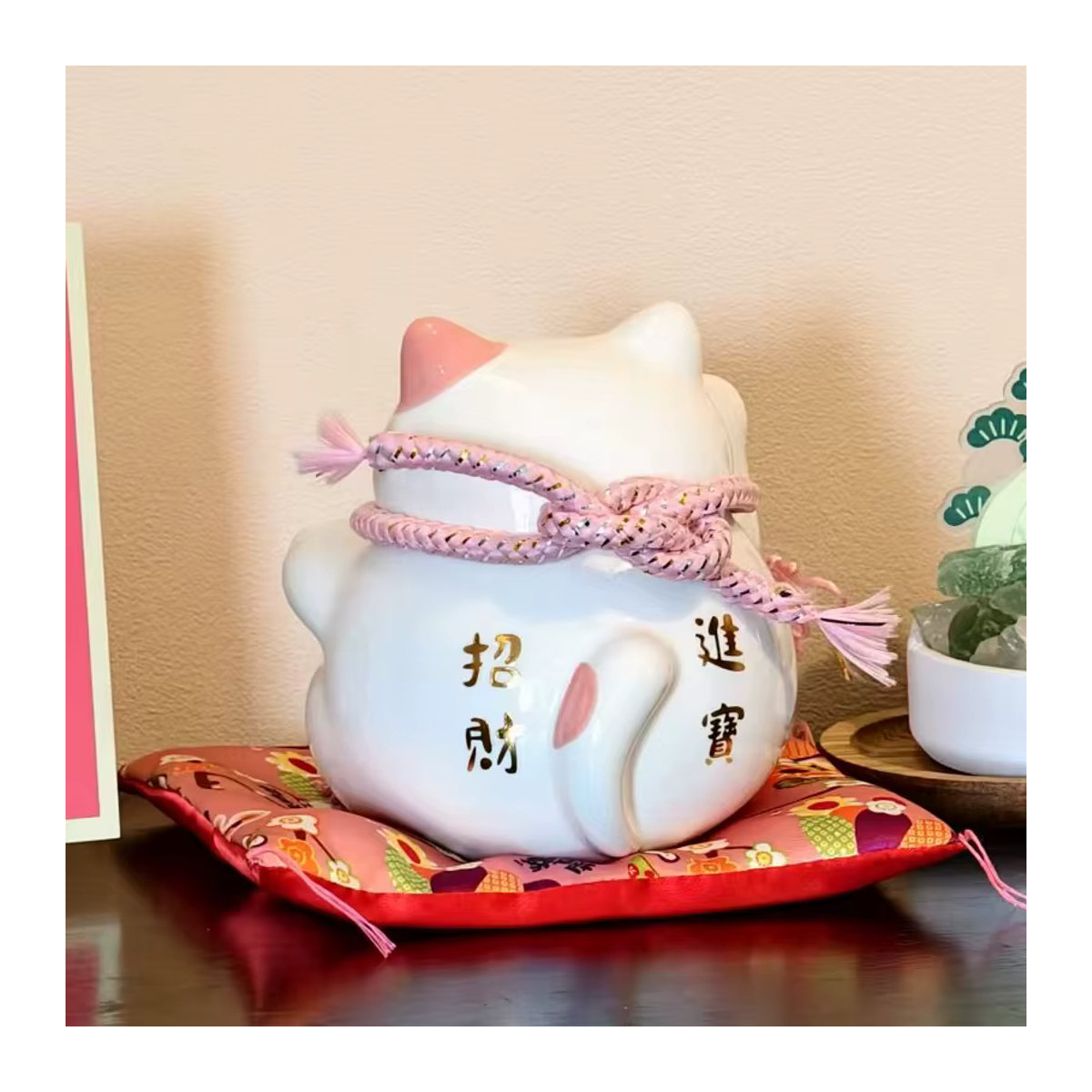 Maneki Neko Glückskatze aus Keramik in Rosa und Weiß von Cerakorie als dekorative Figur für dein Zuhause - Bild 5
