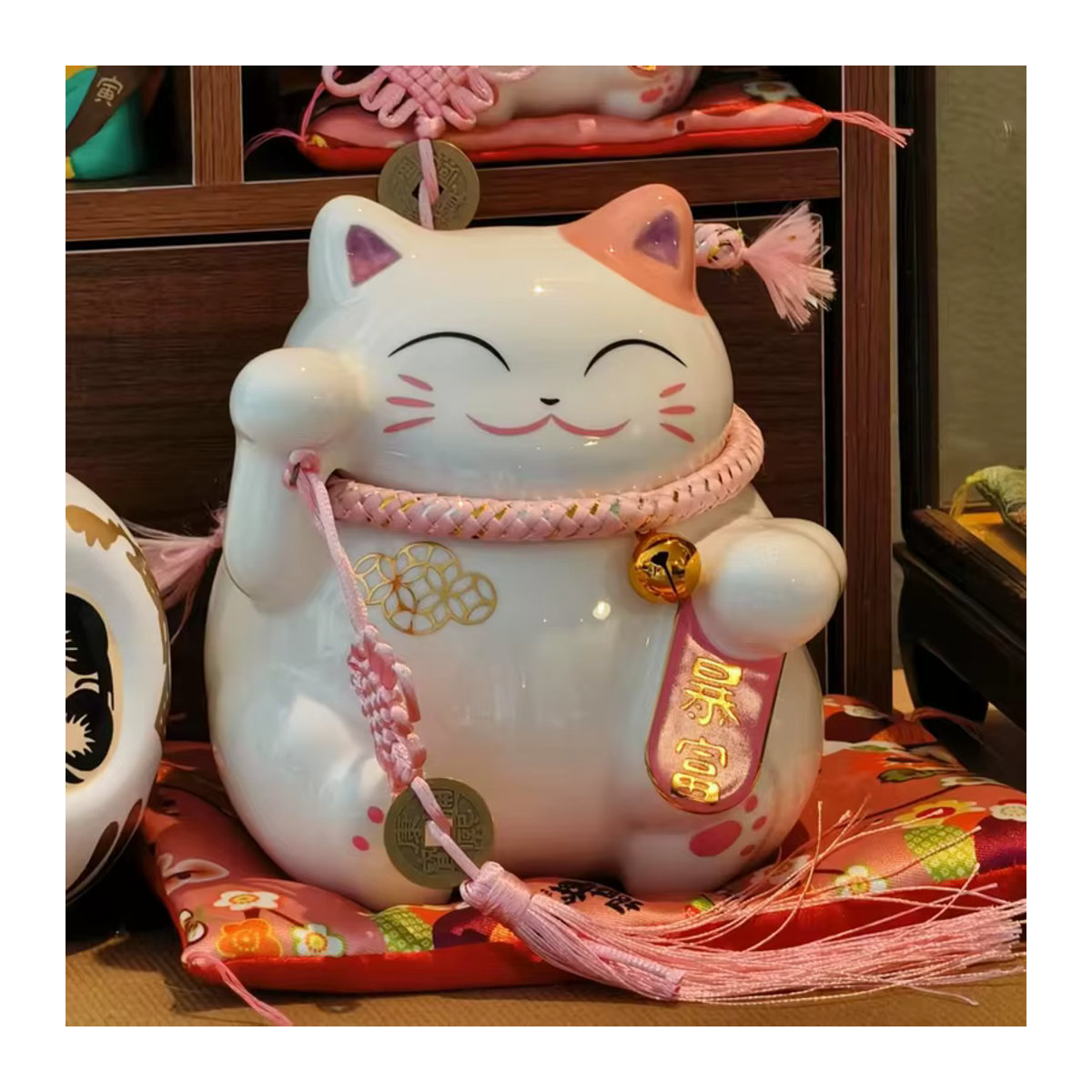 Maneki Neko Glückskatze aus Keramik in Rosa und Weiß von Cerakorie als dekorative Figur für dein Zuhause - Bild 6
