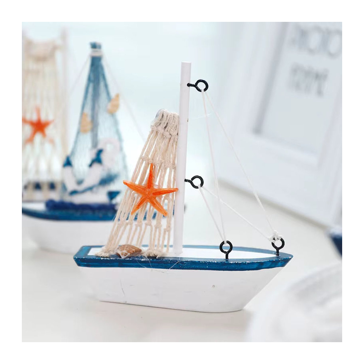 Maritimes Segelboot aus Holz in Blau und Weiß als dekoratives Ornament für dein Zuhause - Bild 3