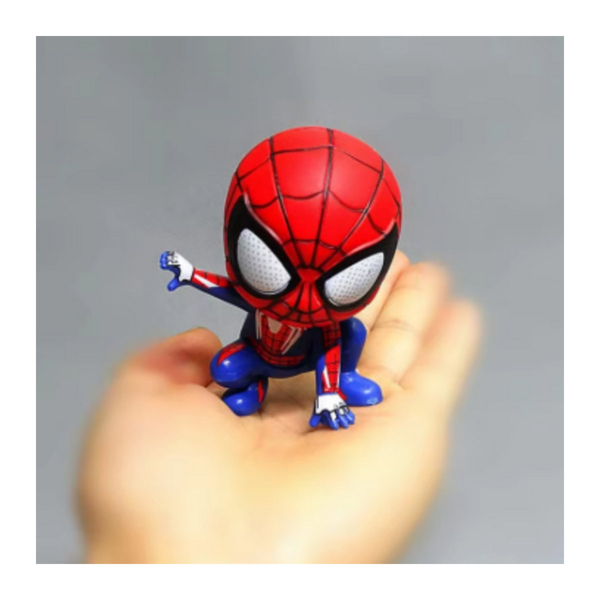 Marvel Avengers Spider Man Actionfigur in Rot und Weiß für Kinder als Sammlerstück und Dekoration aus Kunststoff - Bild 1