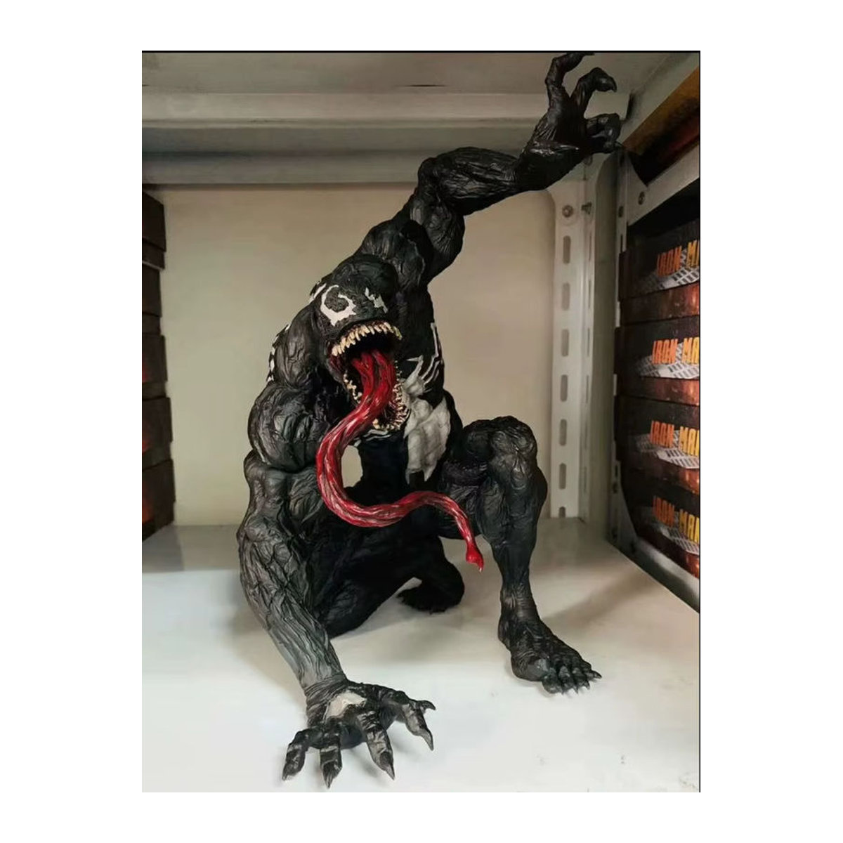 Marvel Venom Actionfigur aus Kunststoff, Schwarz, Höhe: 33 cm - Bild 2