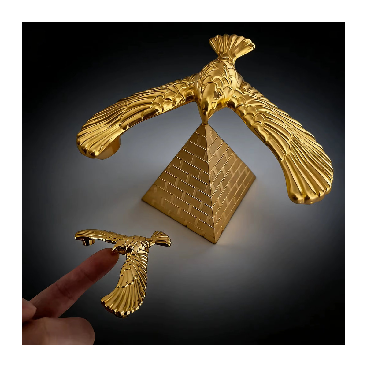 Meade Anti-Schwerkraft-Balance-Vogel-Set Adler-Pyramide aus Metall in Gold als STEM-Wissenschaftsspielzeug und Bürodekoration - Bild 4