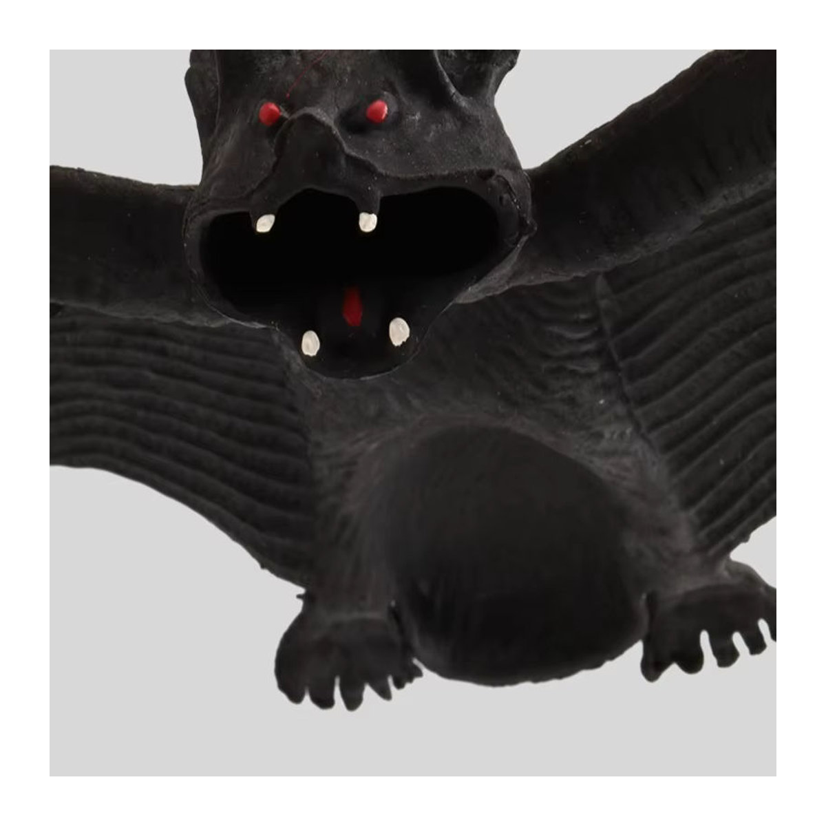 Meade Halloween Fledermaus aus schwarzem Weichgummi als Grusel-Deko und Streichartikel - Bild 3