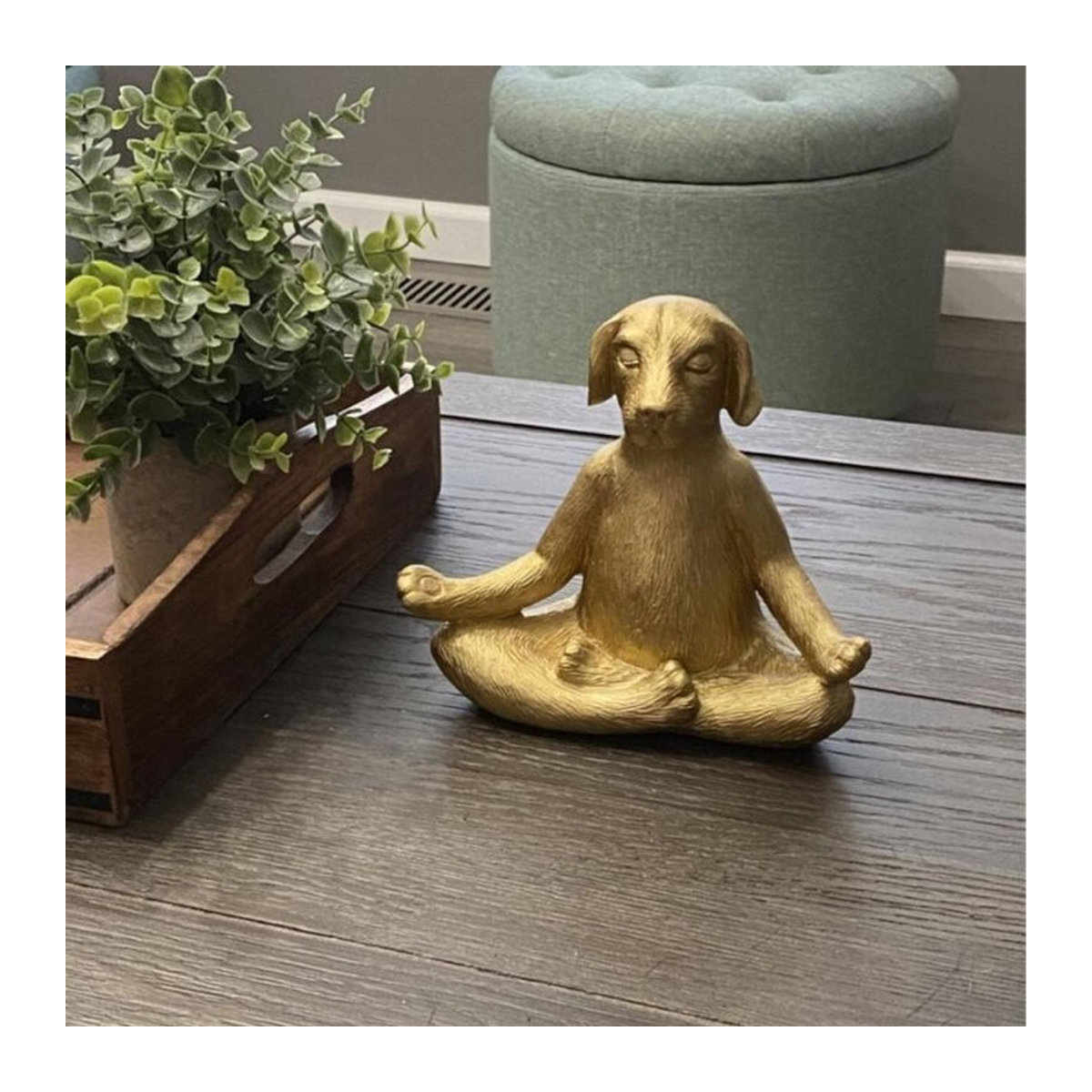 Meditierende Hundeskulptur aus Kunstharz in Gold von myhome als dekorative Yoga-Figur für dein Zuhause oder den Garten - Bild 2