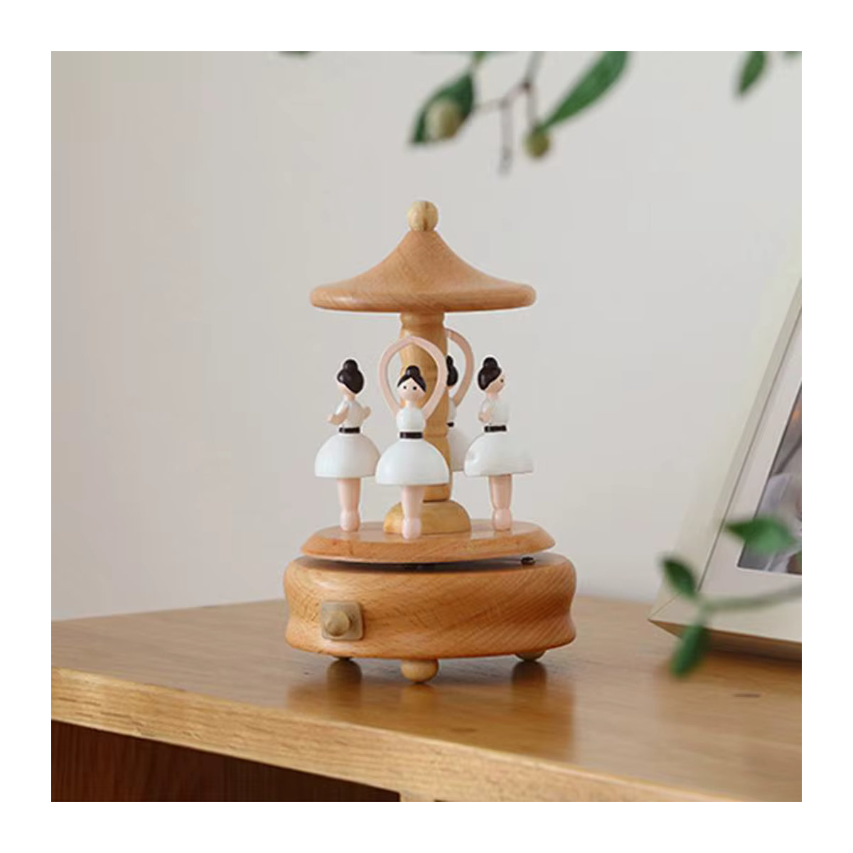 Mehrfarbige Karussell Spieluhr aus Holz als dekoratives Ornament für Kinder und als Geschenk zum Geburtstag oder Weihnachten - Bild 4