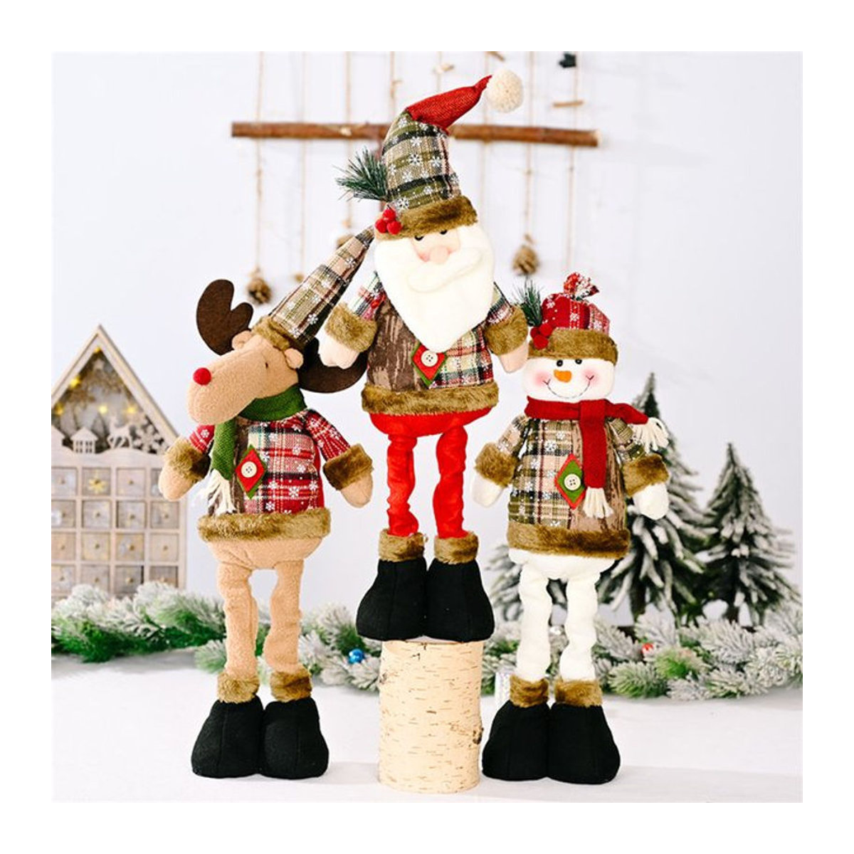 Mehrfarbige Weihnachtsmann-Dekoration aus Textil als stehende Weihnachtspuppe mit kariertem Muster - Bild 1