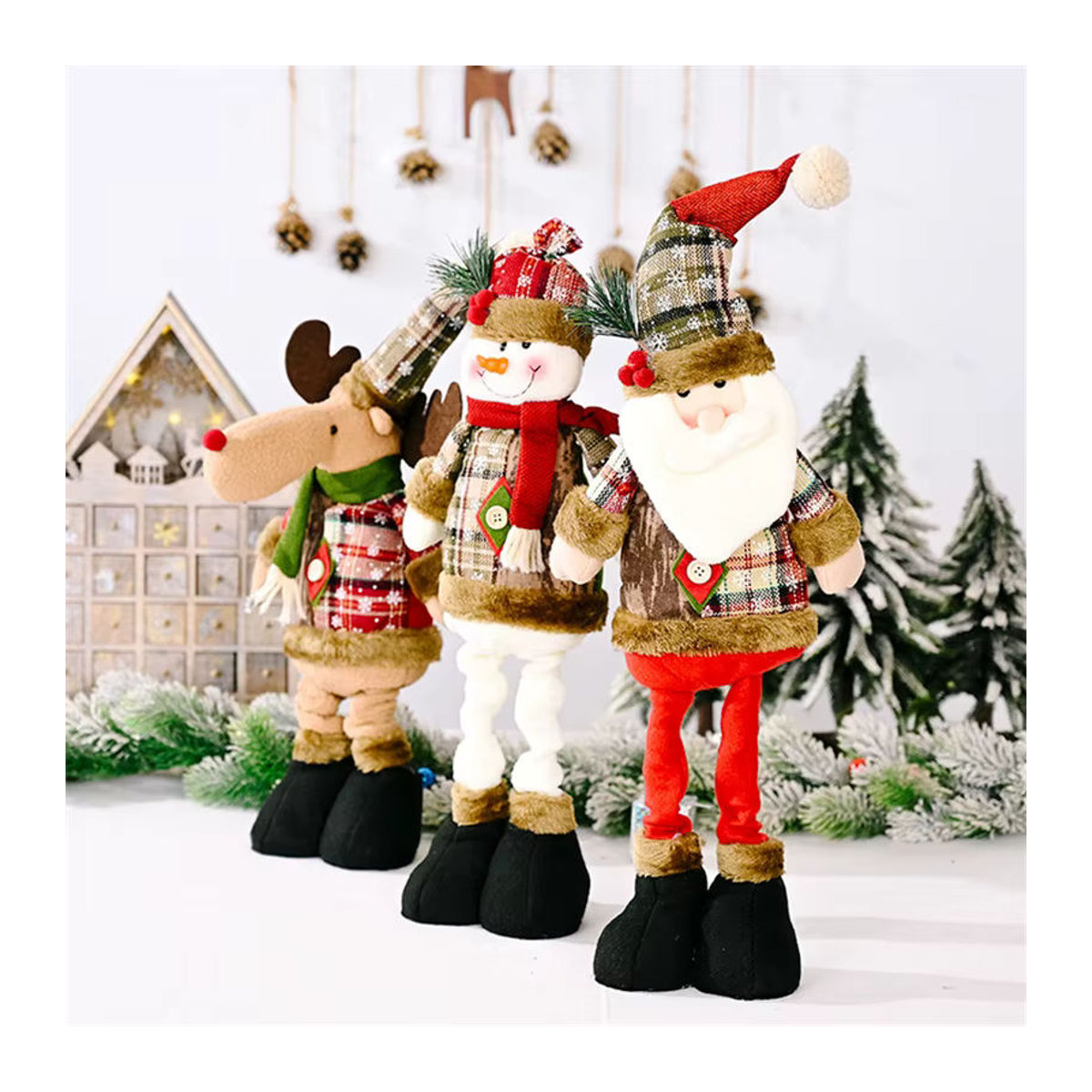 Mehrfarbige Weihnachtsmann-Dekoration aus Textil als stehende Weihnachtspuppe mit kariertem Muster - Bild 4