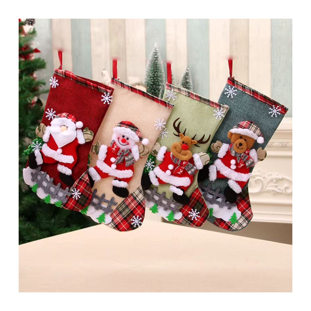 Mehrfarbige Weihnachtsstrümpfe im Weihnachtsmann-Design aus Stoff als hängende Weihnachtsdekoration, Höhe: 31 cm - Bild 2