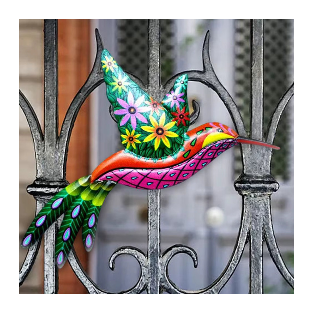 Mehrfarbiger Metall-Kolibri-Wandbehang als florale Skulptur für Garten und Innenbereich - Bild 4