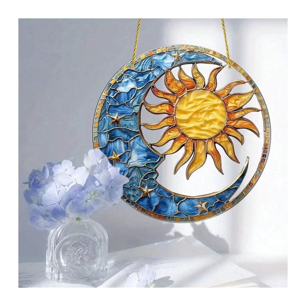 Mehrfarbiger Sonnen- und Mondlichtfänger aus Glas mit Sternen und Mond als hängende Dekoration für Wohnzimmer und Garten - Bild 1