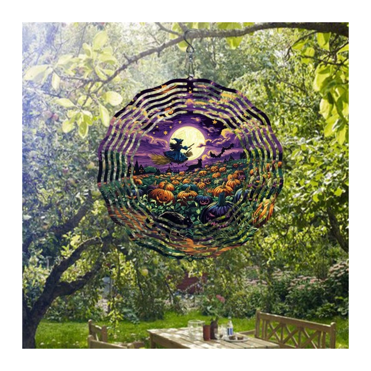 Mehrfarbiges Halloween-Windspiel aus Metall mit Hexenbesen, Kürbissen und Mond-Design als hängende Gartendekoration - Bild 3