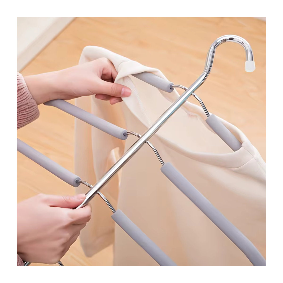 Mehrschichtiger Kleiderständer aus Metall in Grau und Chrom, platzsparender Wäscheständer für die Organisation im Schlafzimmer - Bild 1