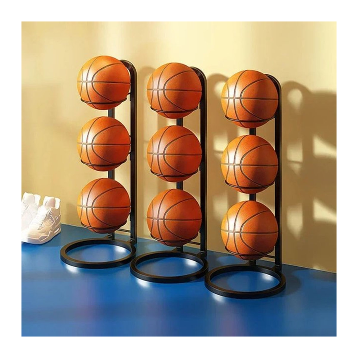 Mehrschichtiges Basketball- und Fußball-Displayregal aus Gusseisen in Schwarz für Kinder und Kindergarten - Bild 1
