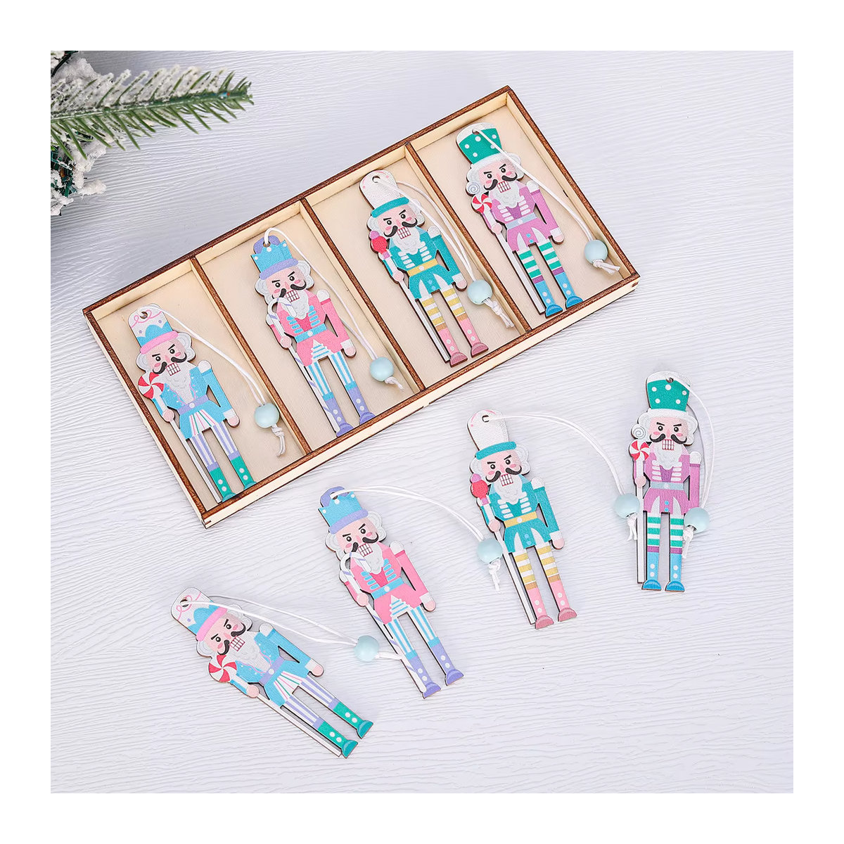 Meidding Nussknacker Holz Anhänger Set, 8 Stück Weihnachtsbaum Ornamente in Rosa und Blau - Bild 4