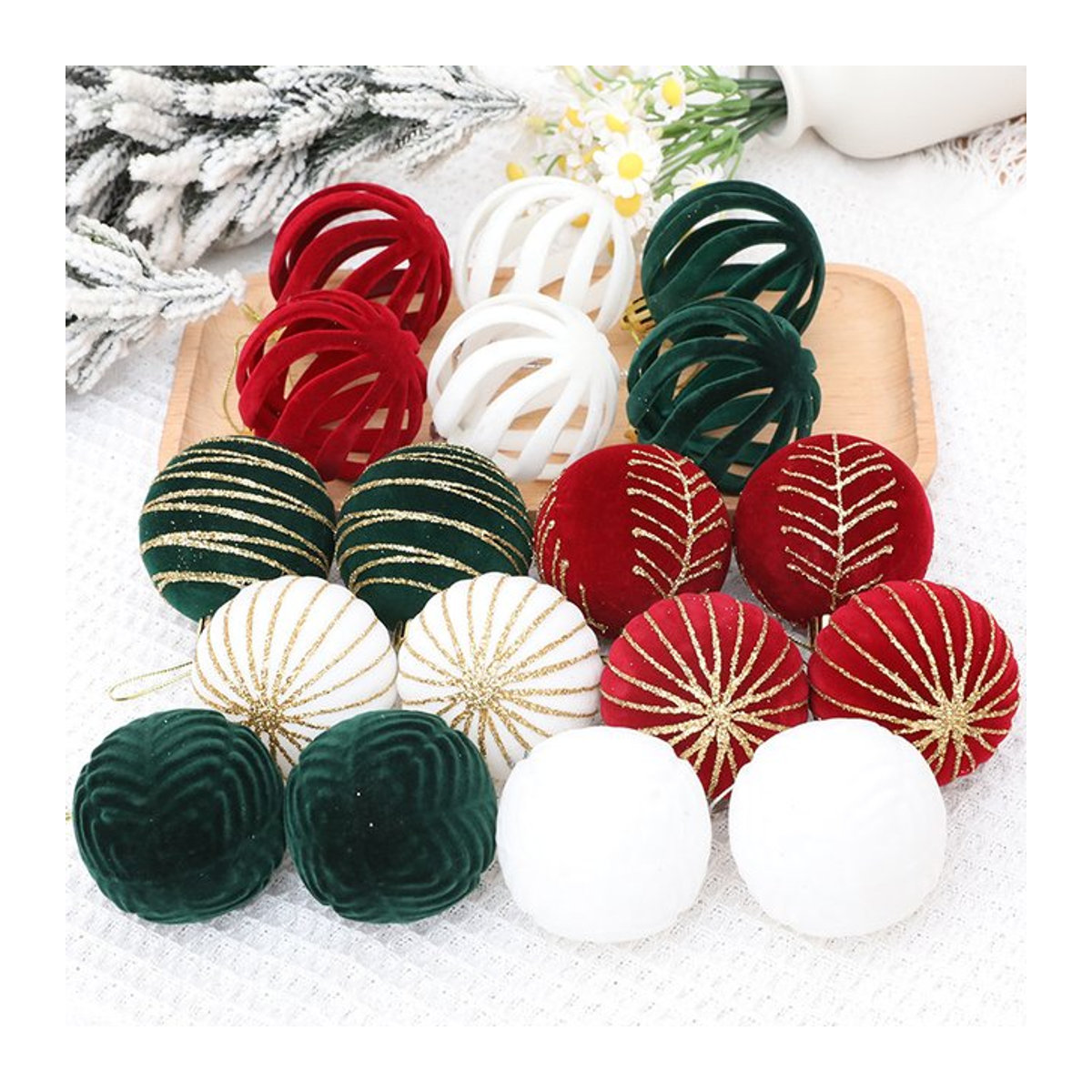 Meidding Weihnachtsbaum-Hängeornamente aus Stoff, 6er-Set Kugeln in Rot und Mehrfarbig mit geometrischem Design - Bild 1