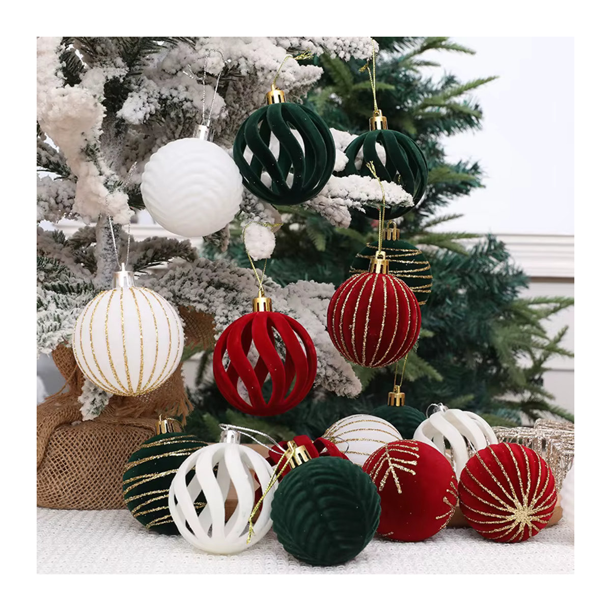 Meidding Weihnachtsbaum-Hängeornamente aus Stoff, 6er-Set Kugeln in Rot und Mehrfarbig mit geometrischem Design - Bild 2