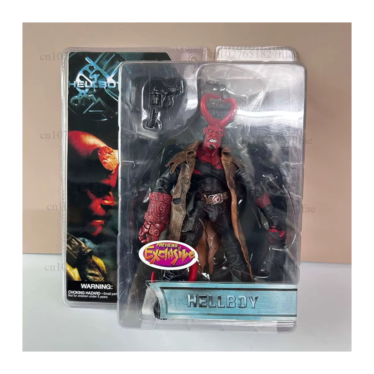 MEZCO Hellboy Actionfigur im Trenchcoat mit beweglichen Gelenken, mehrfarbiges Modell aus Kunststoff - Bild 6