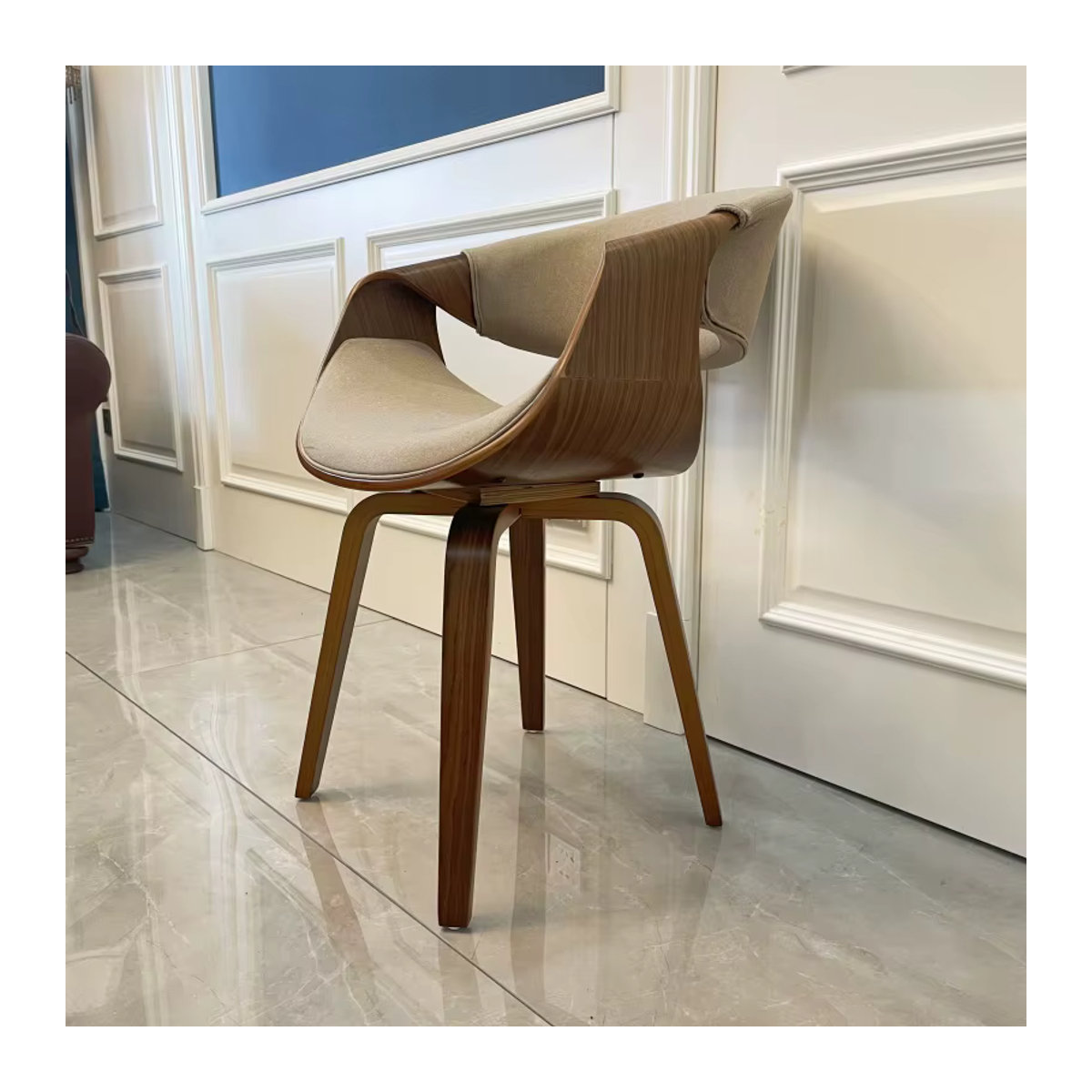 Mid-Century Esszimmerstuhl von oaktafair mit gebogener Rückenlehne, beige Leinenstoff und Holzbeinen in Walnuss-Finish - Bild 5