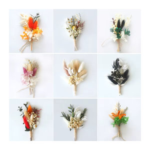 Mini Trockenblumen Bouquet aus Gypsophila in Mehrfarbig für Dekoration und Fotografie im Bohemian Stil