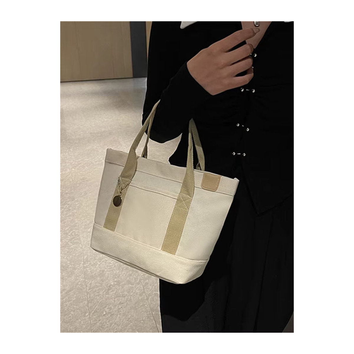 Minimalistische Canvas-Einkaufstasche von FXZLLQ für Damen in Weiß oder Beige - Bild 4