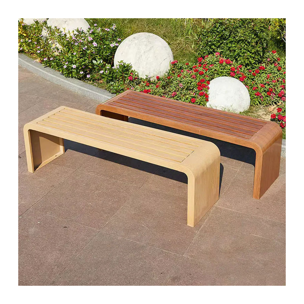 Minimalistische Gartenbank aus Holz in Braun und Beige - Bild 2