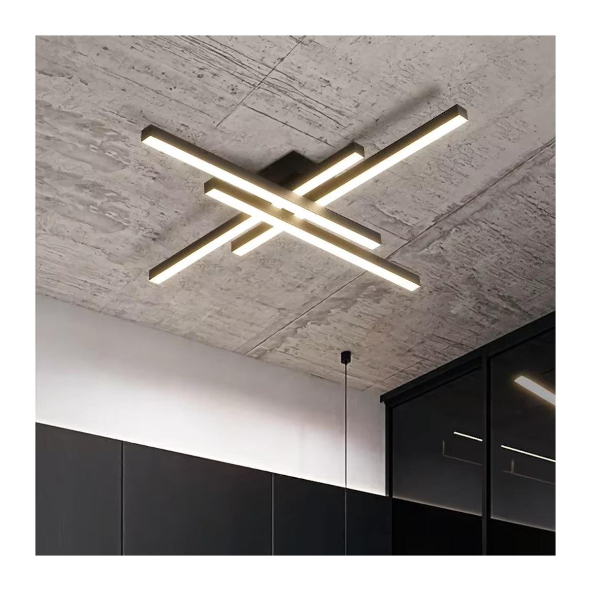 Minimalistische LED-Deckenlampe von CETANT aus Aluminium in Schwarz mit warmweißem Licht - Bild 5
