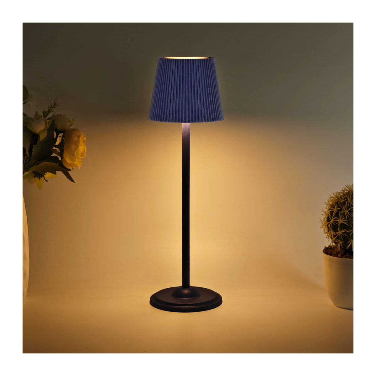 Minimalistische LED Tischlampe in Blau mit Touch-Funktion und USB-Ladeport, wiederaufladbar und kabellos - Bild 3
