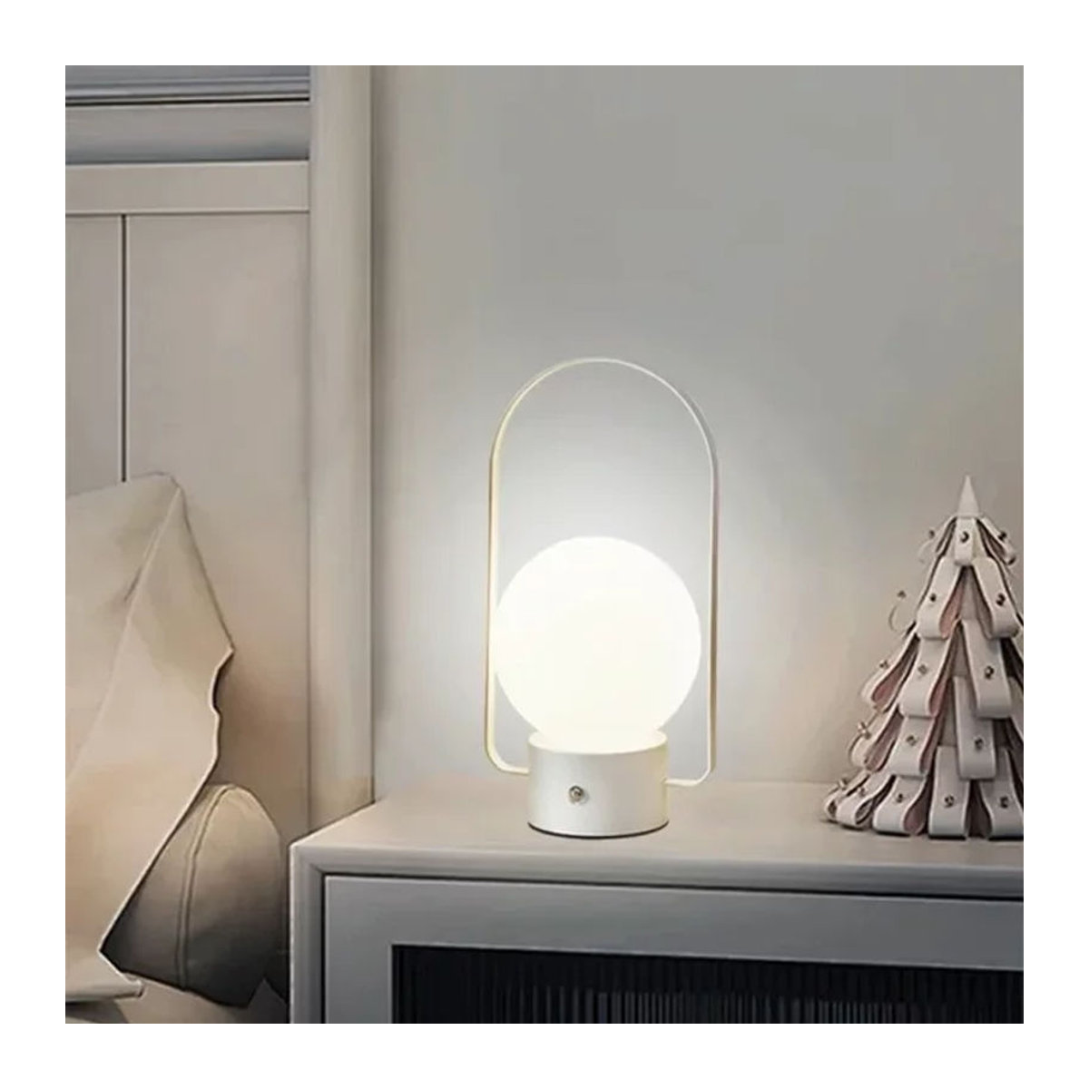 Minimalistische LED Tischlampe in Weiß im skandinavischen Design aus Metall für Wohnzimmer und Camping - Bild 1