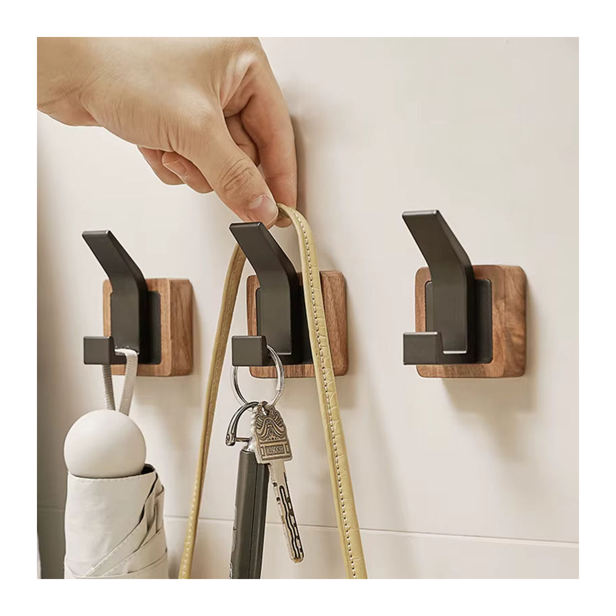 Minimalistische Wandgarderobe aus Walnussholz mit selbstklebenden Wandhaken für Flur und Schlafzimmer - Bild 4