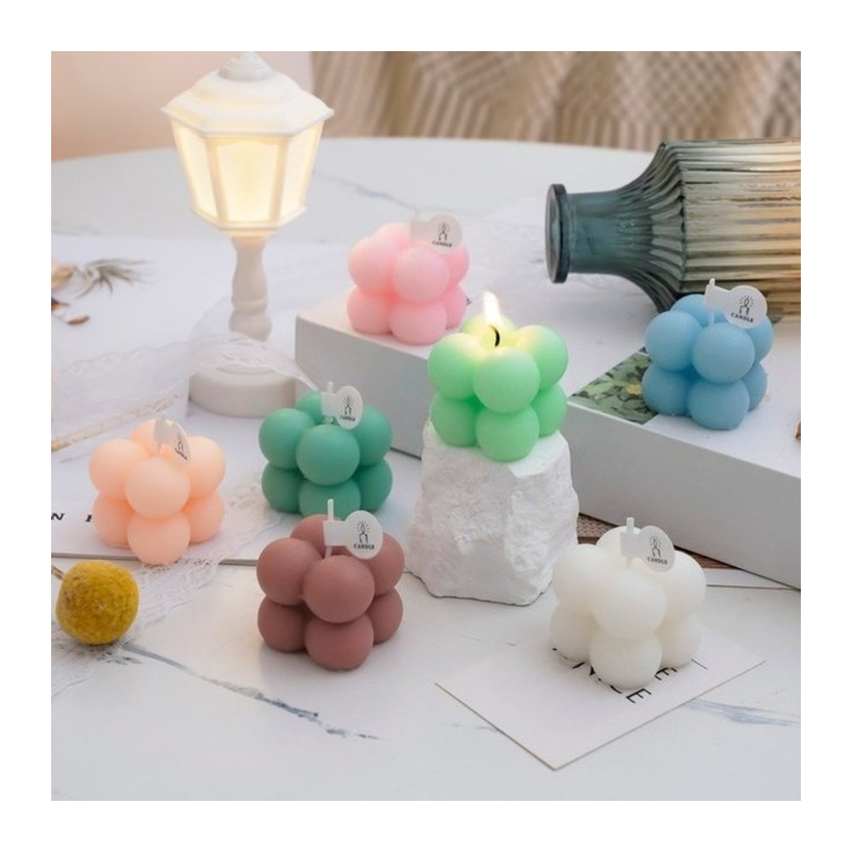 Minimalistische Würfel-Figurenkerze aus Wachs in Grün und Mehrfarbig für Aromatherapie und Dekoration - Bild 1