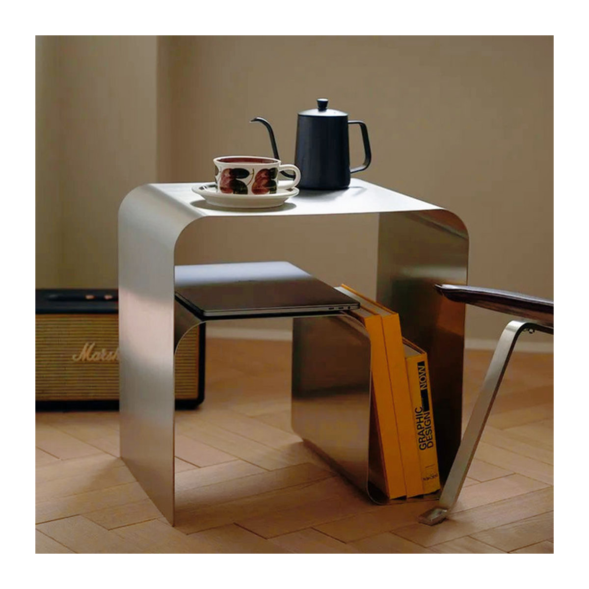 Minimalistischer Beistelltisch aus Edelstahl im Bauhaus-Stil mit integriertem Aufbewahrungsschrank in Retro-Optik - Bild 1