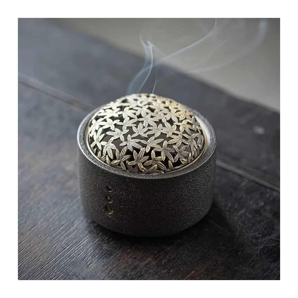 Minimalistischer Keramik Weihrauchbrenner in Schwarz mit geometrischem Design für deine Aromatherapie und Heimdekoration - Bild 4