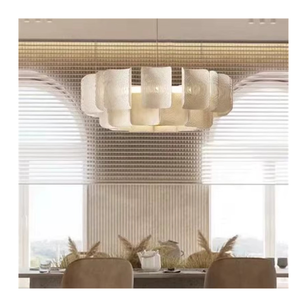 Minimalistischer Kronleuchter aus Acryl von HomeLover in Weiß für Wohnzimmer, Esszimmer oder Hotel-Lobby - Bild 2