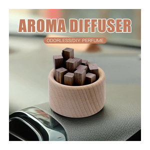 Minimalistischer Reed Diffuser aus Holz in Braun als dekoratives Wohnaccessoire und Auto-Lufterfrischer für deine Aromatherapie