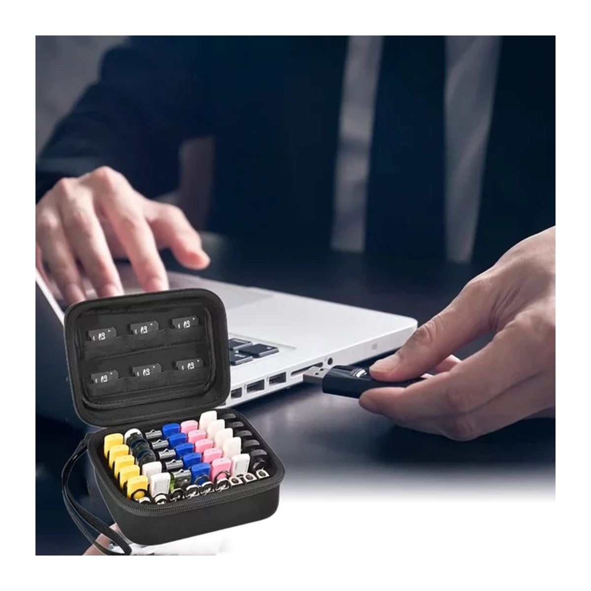 Minimalistischer USB-Stick Etui und SD-Karten Halter Organizer in Schwarz zur Aufbewahrung von Elektronik-Zubehör - Bild 1