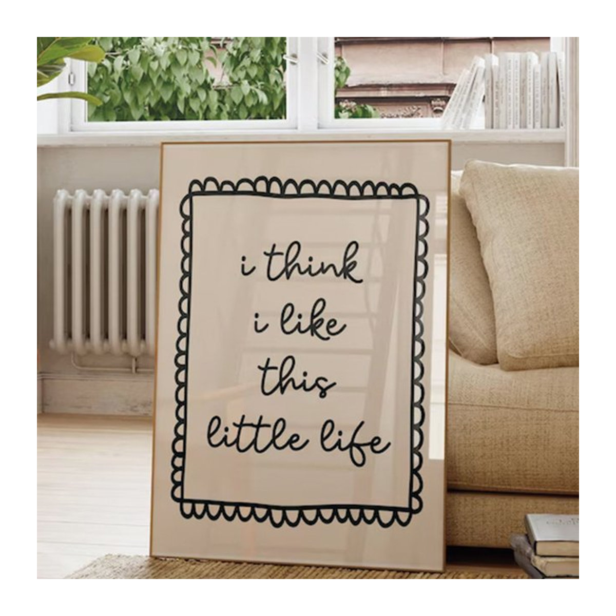 Minimalistisches Leinwandgemälde mit Typografie Ich denke, ich mag dieses kleine Leben in Beige als Wandkunst für dein Wohnzimmer, Schlafzimmer oder Kinderzimmer - Bild 1