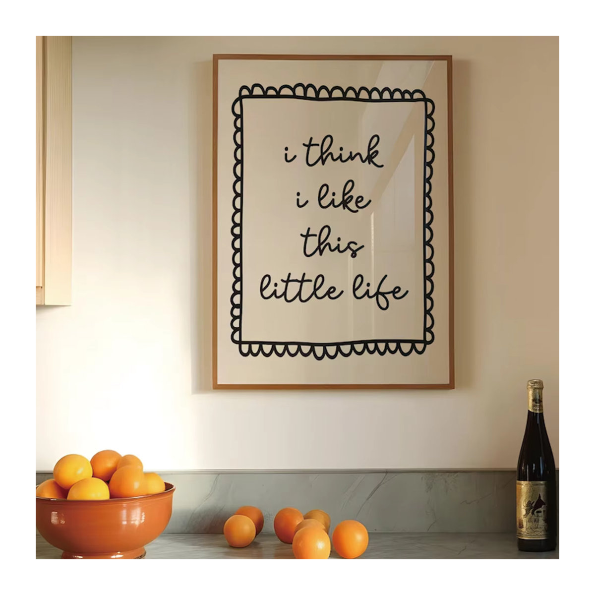 Minimalistisches Leinwandgemälde mit Typografie Ich denke, ich mag dieses kleine Leben in Beige als Wandkunst für dein Wohnzimmer, Schlafzimmer oder Kinderzimmer - Bild 2